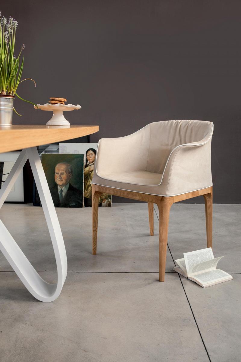 Upholstered easy chair with armrests | Mivida by Tonin Casa