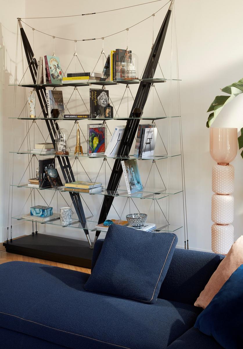 Wood and glass bookcase | 838 Veliero by Cassina