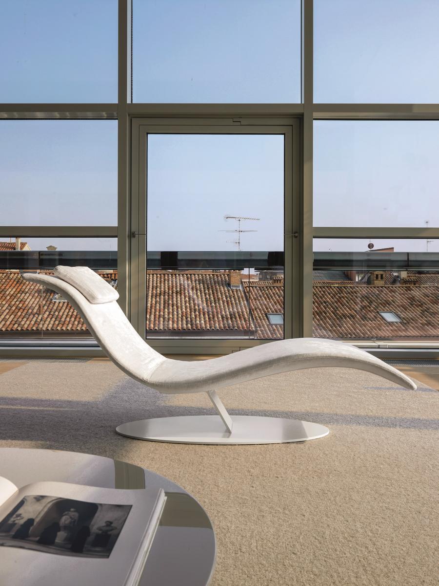 Polyurethane Chaise longue | Eli Fly by Desiree