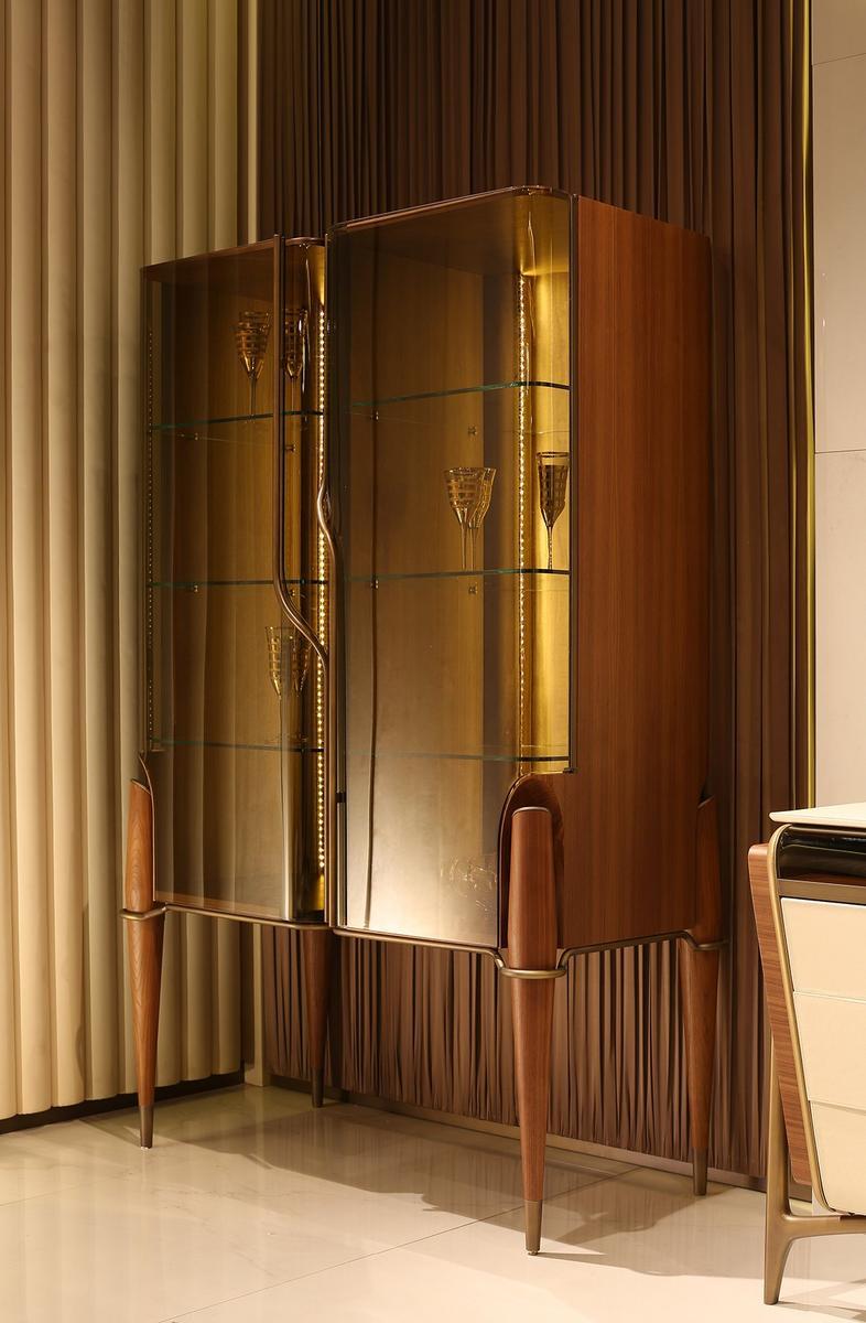 Wooden display cabinet | Melting Light by Turri