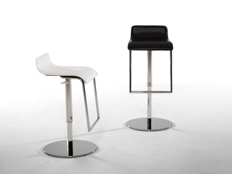 Upholstered leather stool with footrest | Milano by Tonin Casa