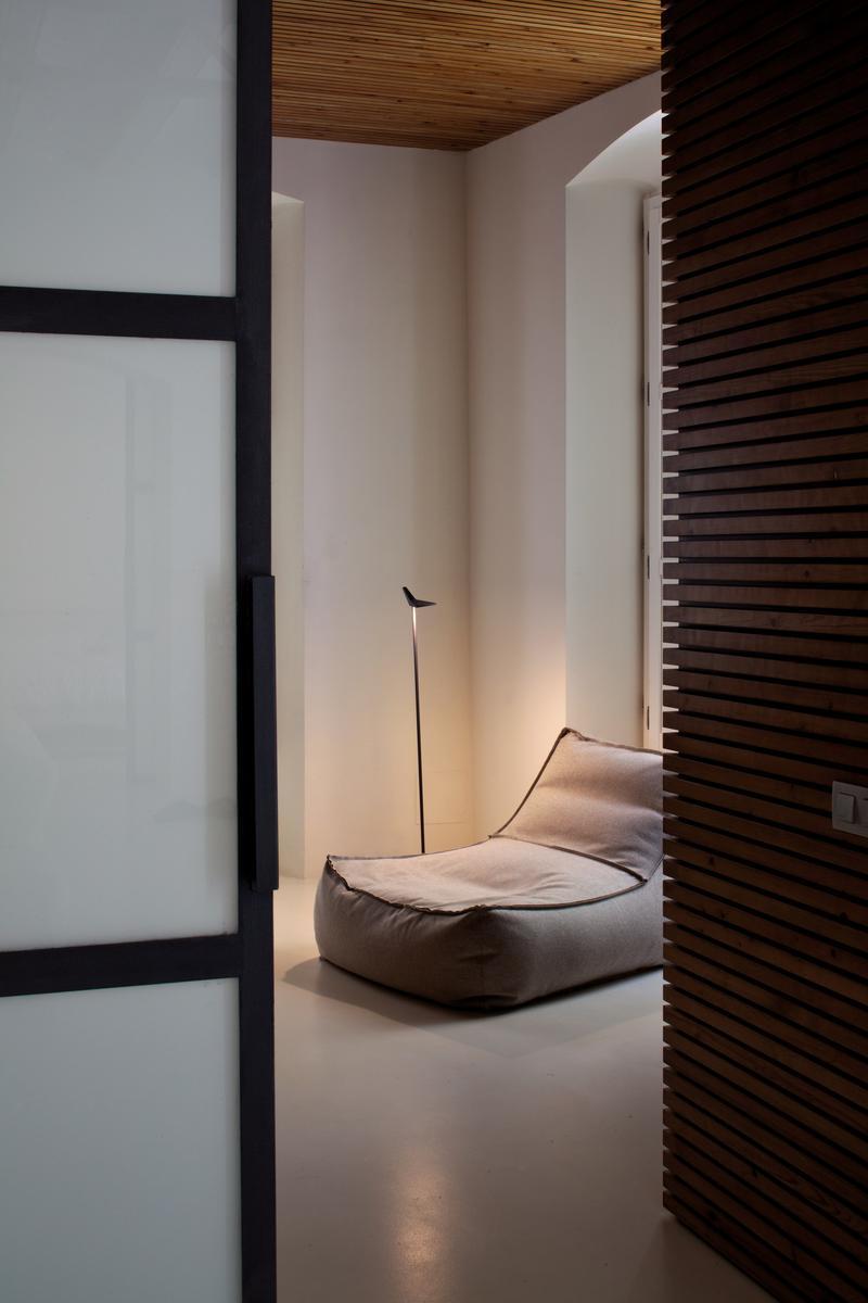 Reading floor lamp | Skan 0250 by Vibia