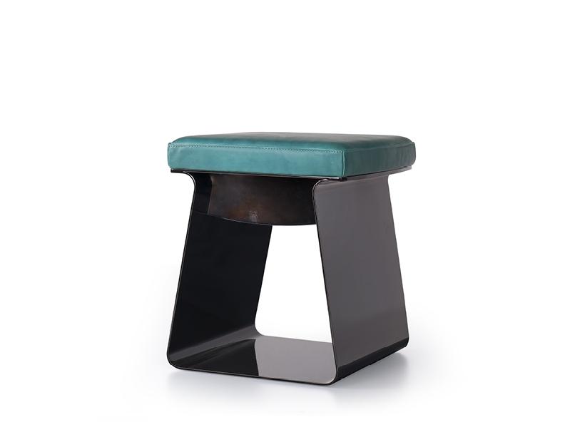 Low stool with integrated cushion | Clio by Borzalino