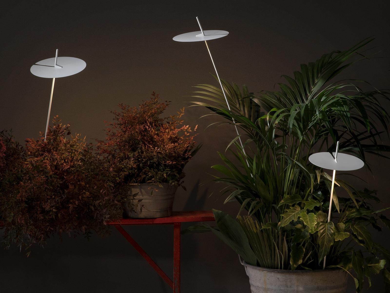 LED aluminium floor lamp | Xana by Karman