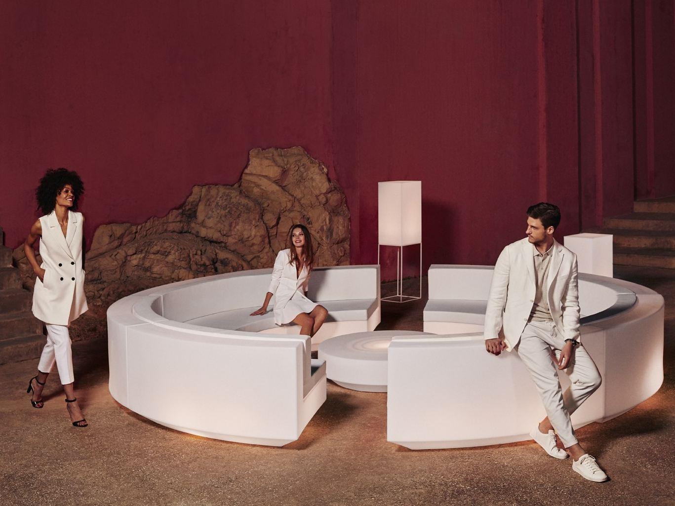 Sectional curved polyethylene sofa | Vela by Vondom