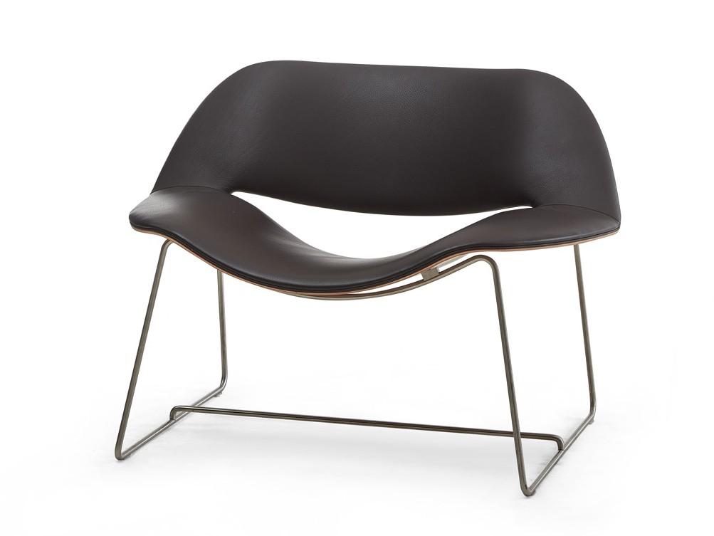 Sled base easy chair | Lips by Dema
