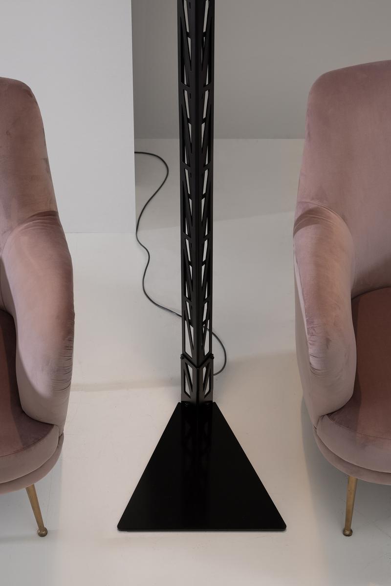 LED height-adjustable aluminium floor lamp | Fireman by Karman