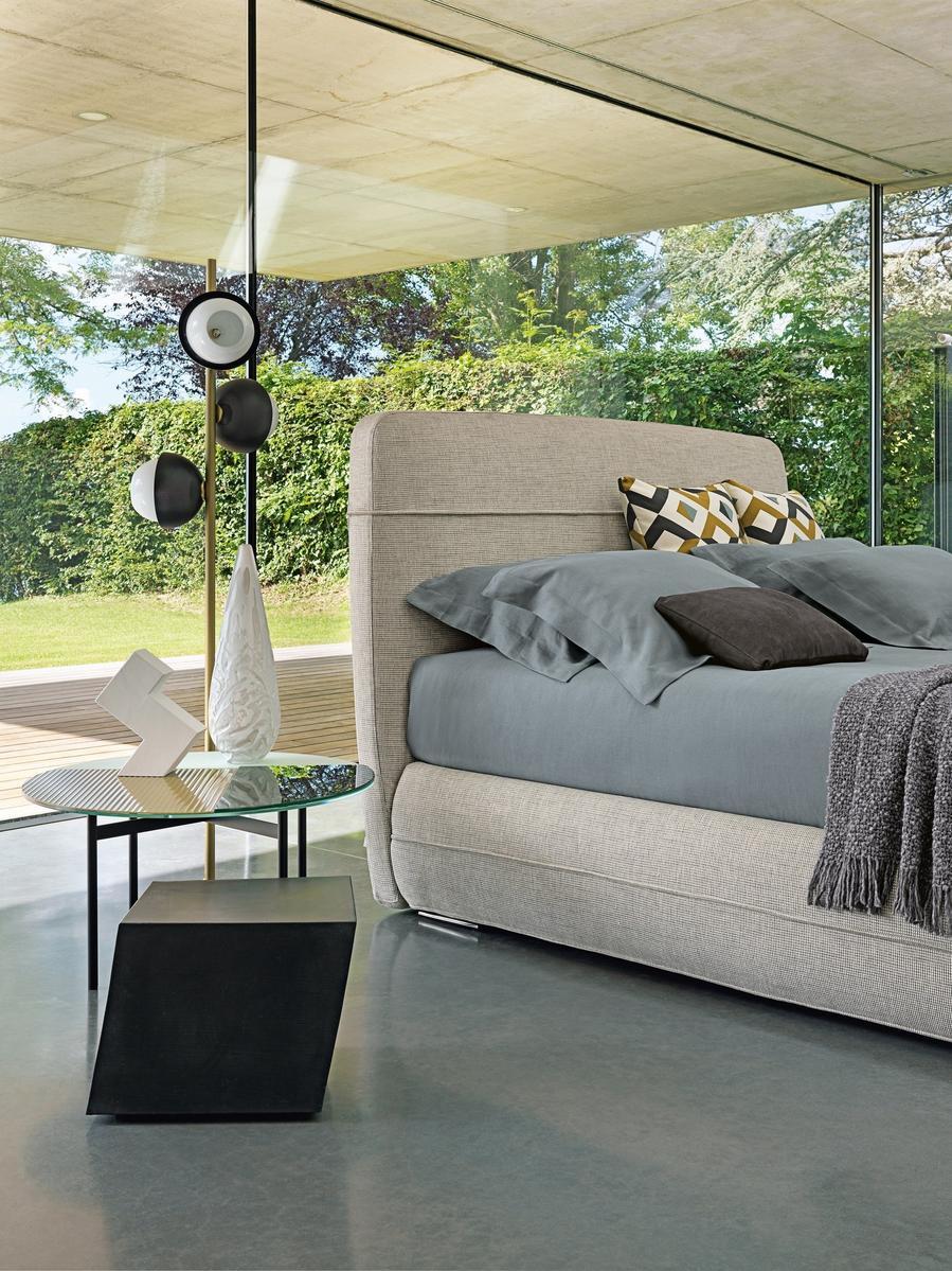 Upholstered fabric double bed | Mandarine by Flou