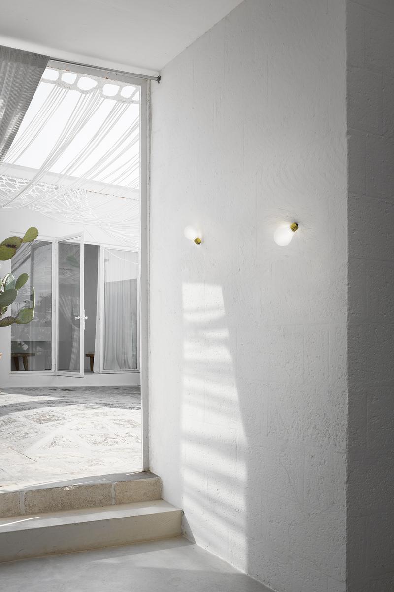 LED technopolymer wall lamp | Idea by Slamp