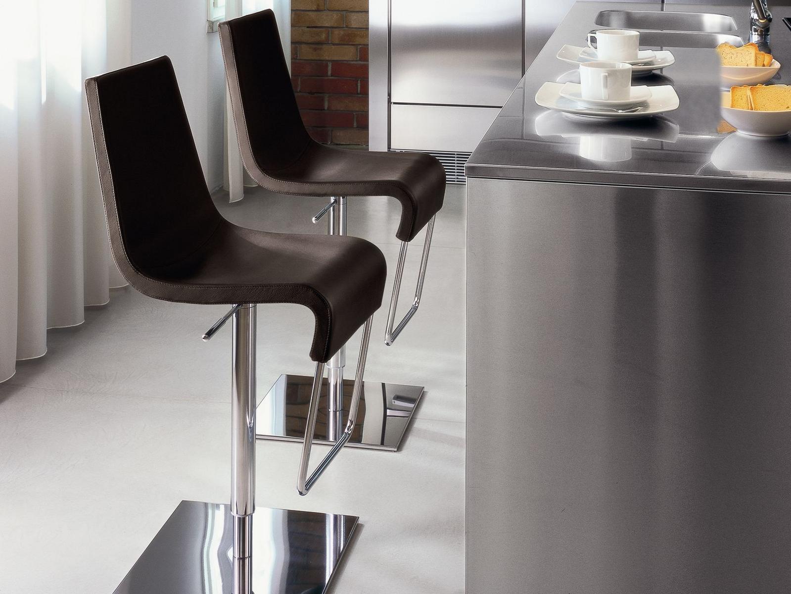 Height-adjustable swivel stool | Skipping by Bonaldo