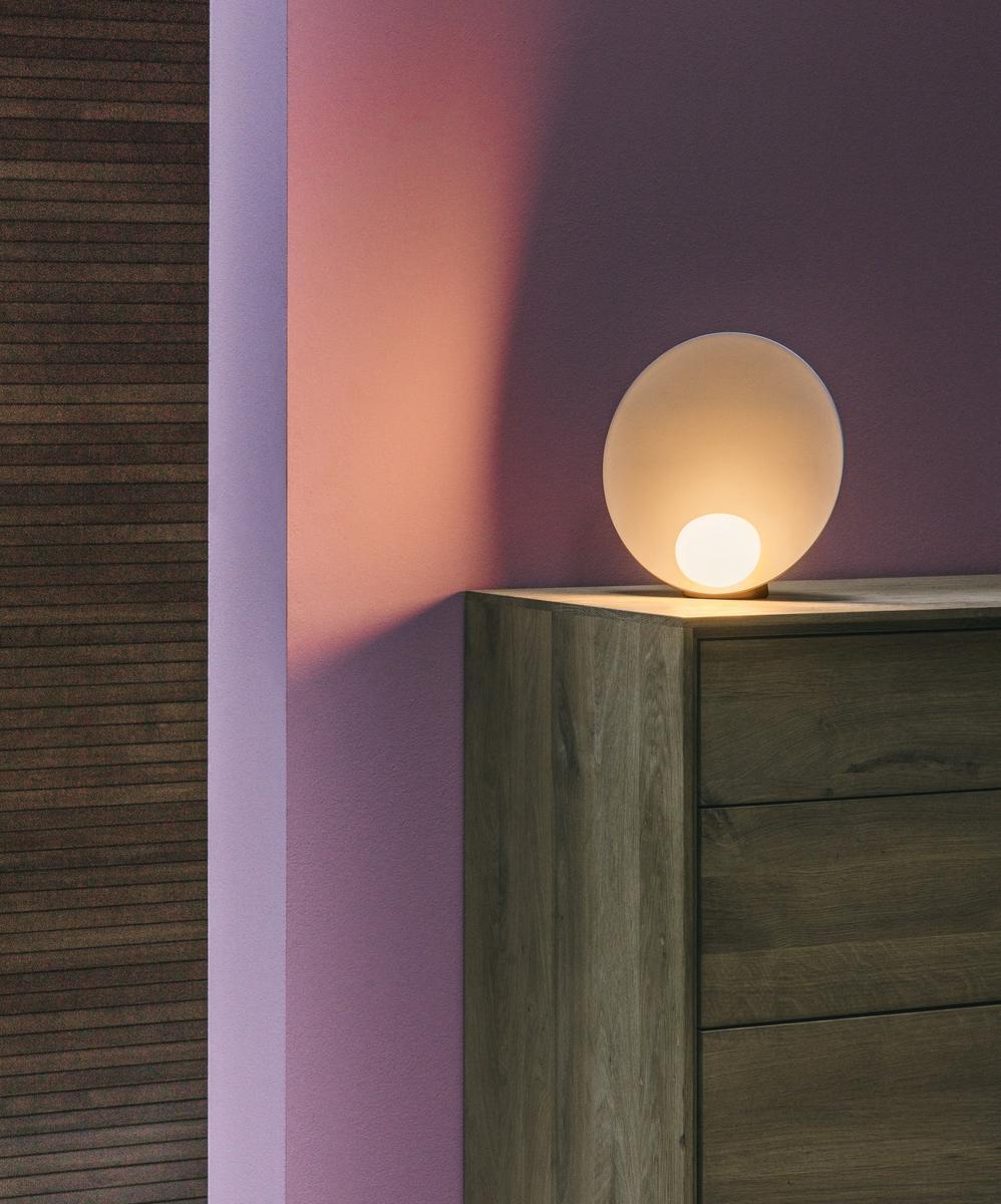 LED blown glass table lamp | Musa by Vibia