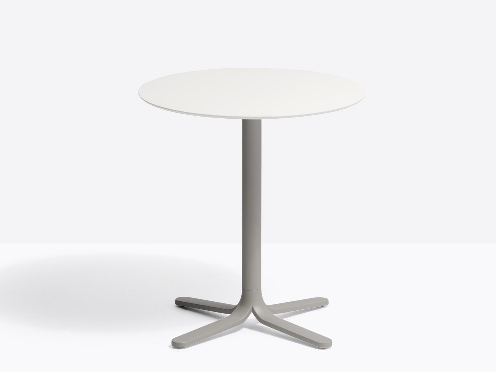 Aluminium high table with 3-star base | Fluxo 5460 by Pedrali