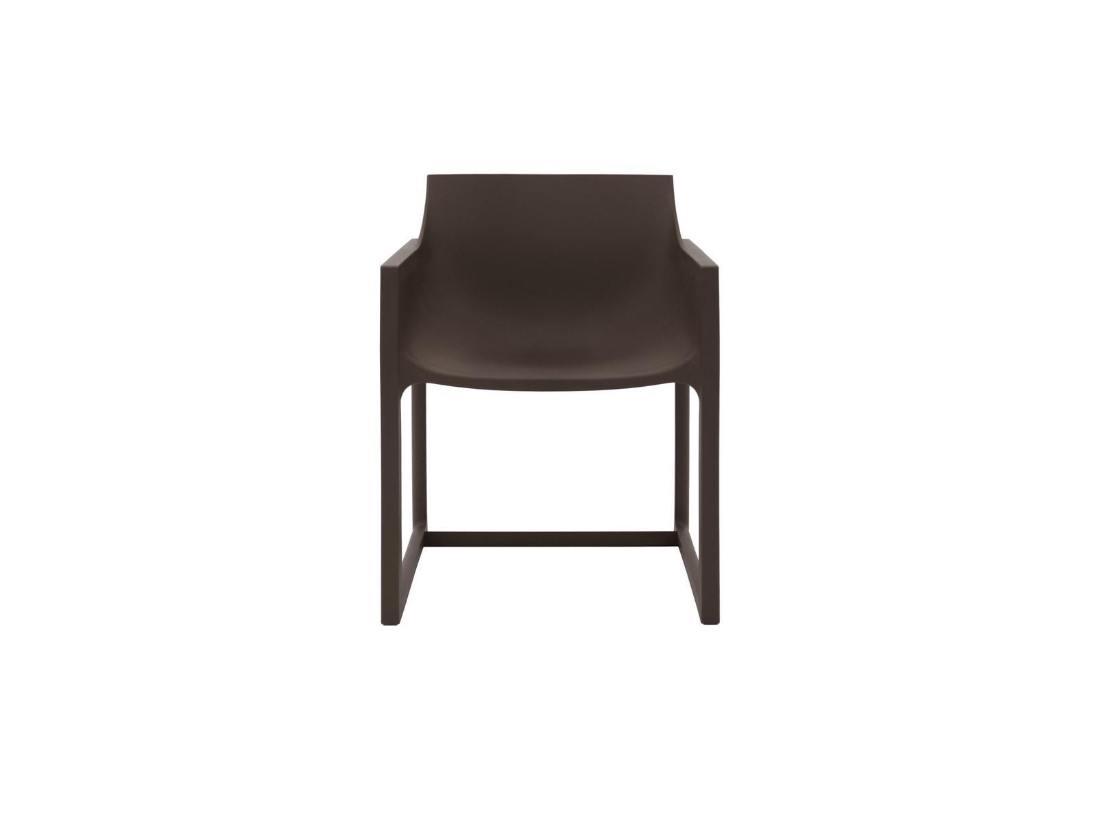 Sled base garden chair with armrests | Wall Street by Vondom