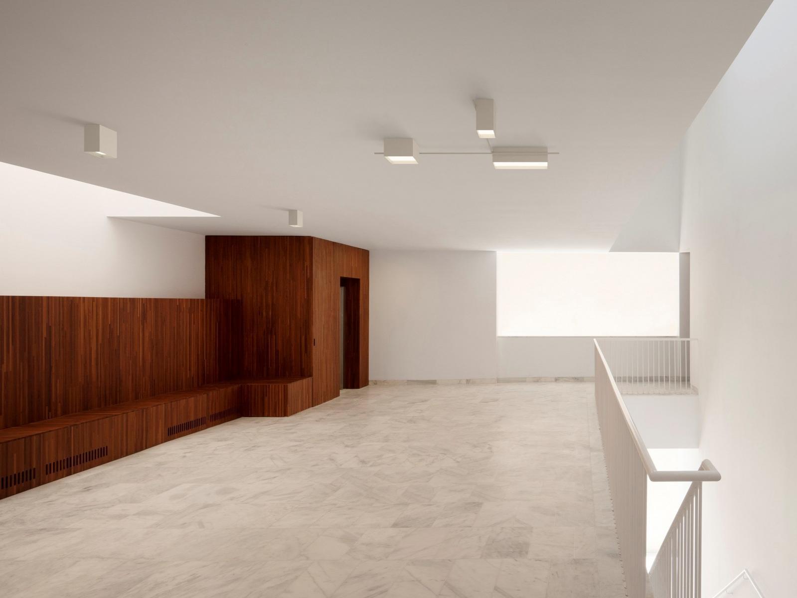 LED direct light aluminium ceiling light | Structural by Vibia
