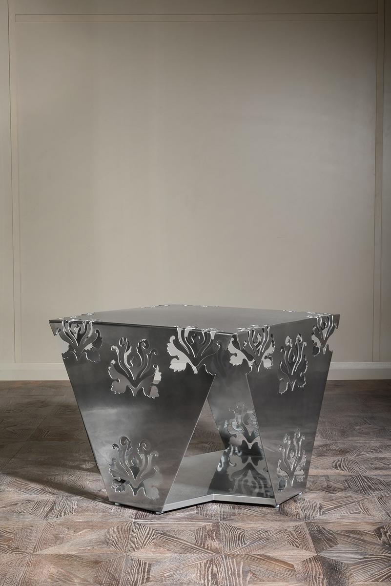 Square iron high side table | Macramé by Mantellassi 1926