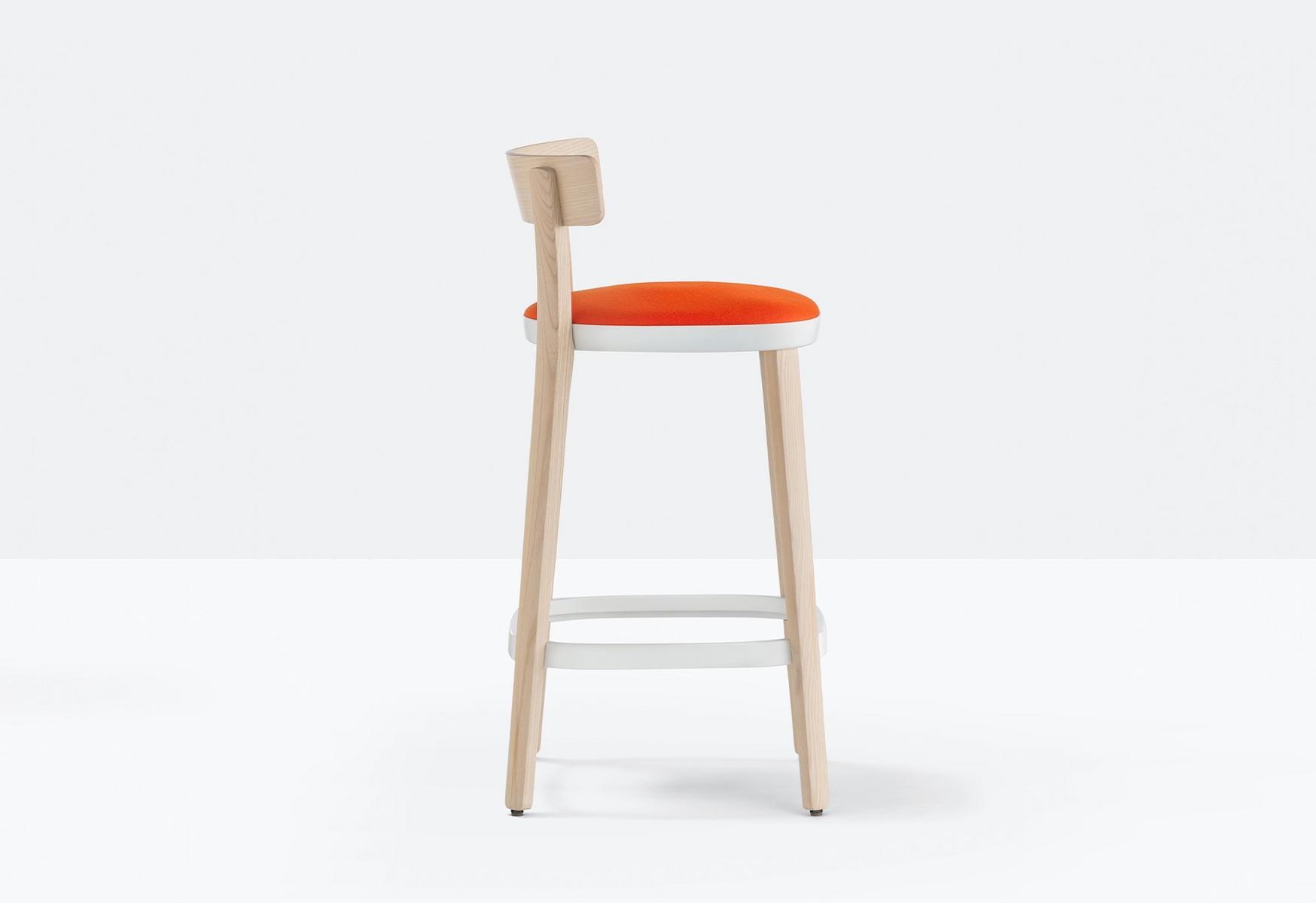 High ash stool with integrated cushion | Folk 2946 by Pedrali