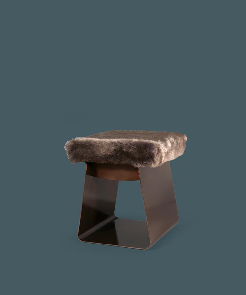 Low stool with integrated cushion | Clio by Borzalino