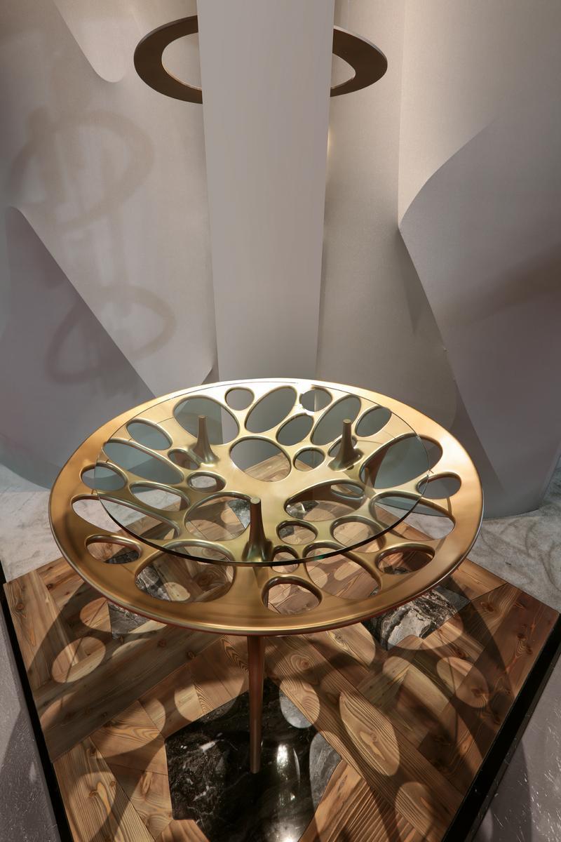 Round crystal table | Pegaso by Ezio Bellotti