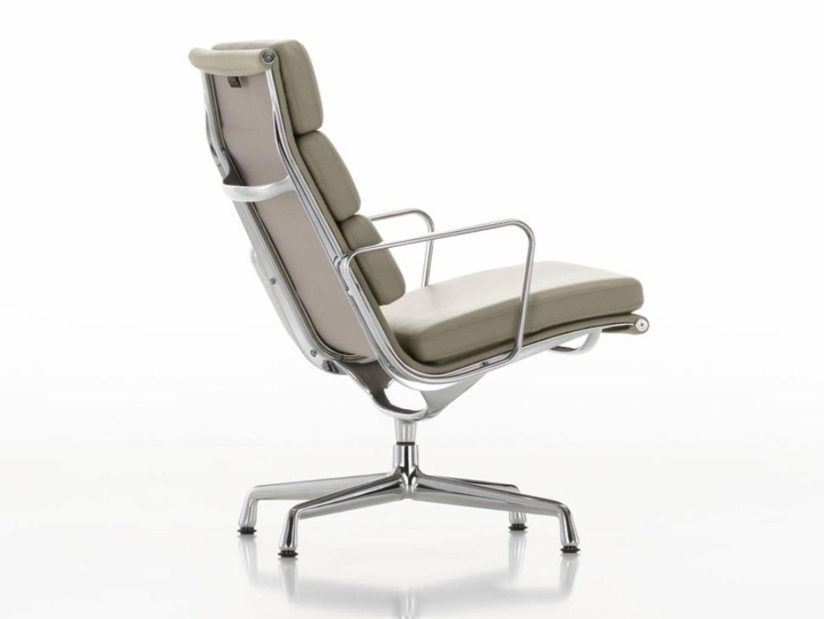 Swivel leather chair with 4-spoke base with armrests | Ea 216 by Vitra