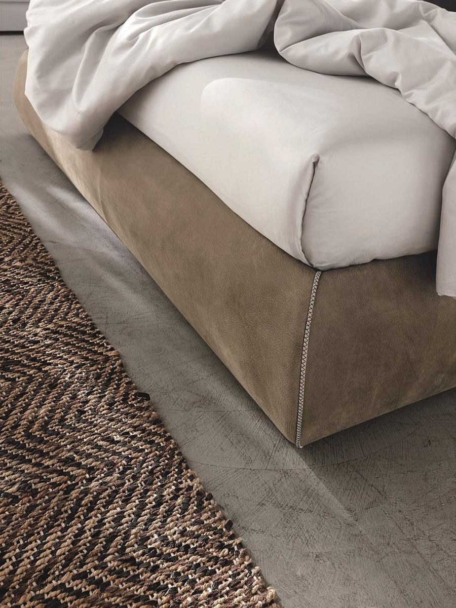 Upholstered leather double bed | Sogno by Tomasella