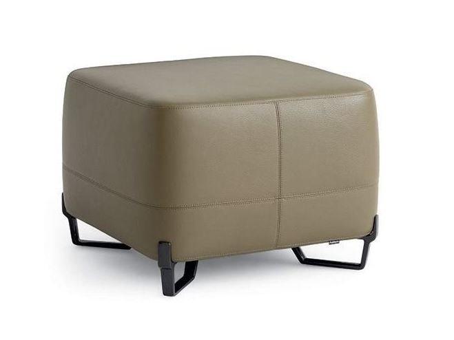 Square leather pouf | New York by Poliform