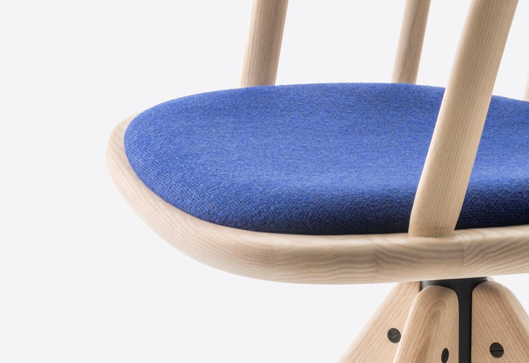 Swivel trestle-based ash chair with armrests | Nym 2846 by Pedrali