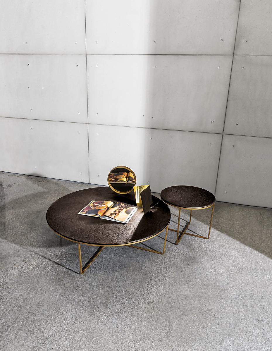 Round glass coffee table | Piktor by Sovet