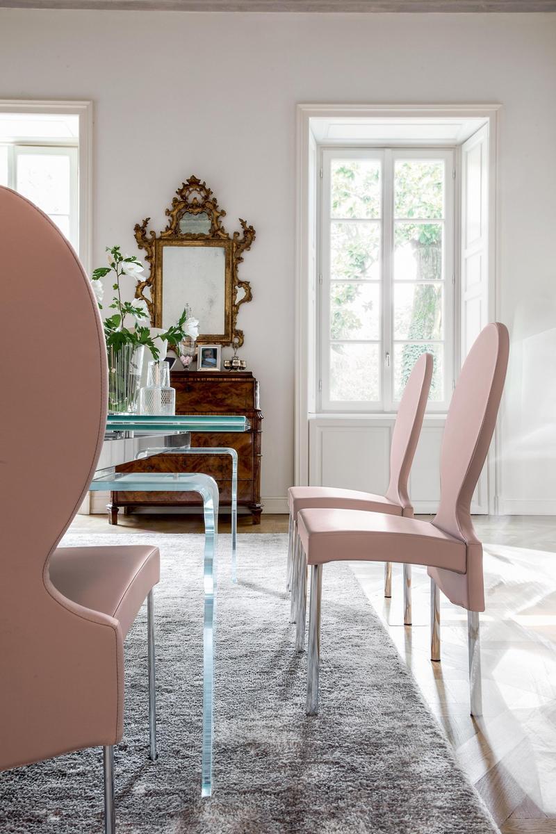 Medallion upholstered leather chair | Vivienne by Tonin Casa