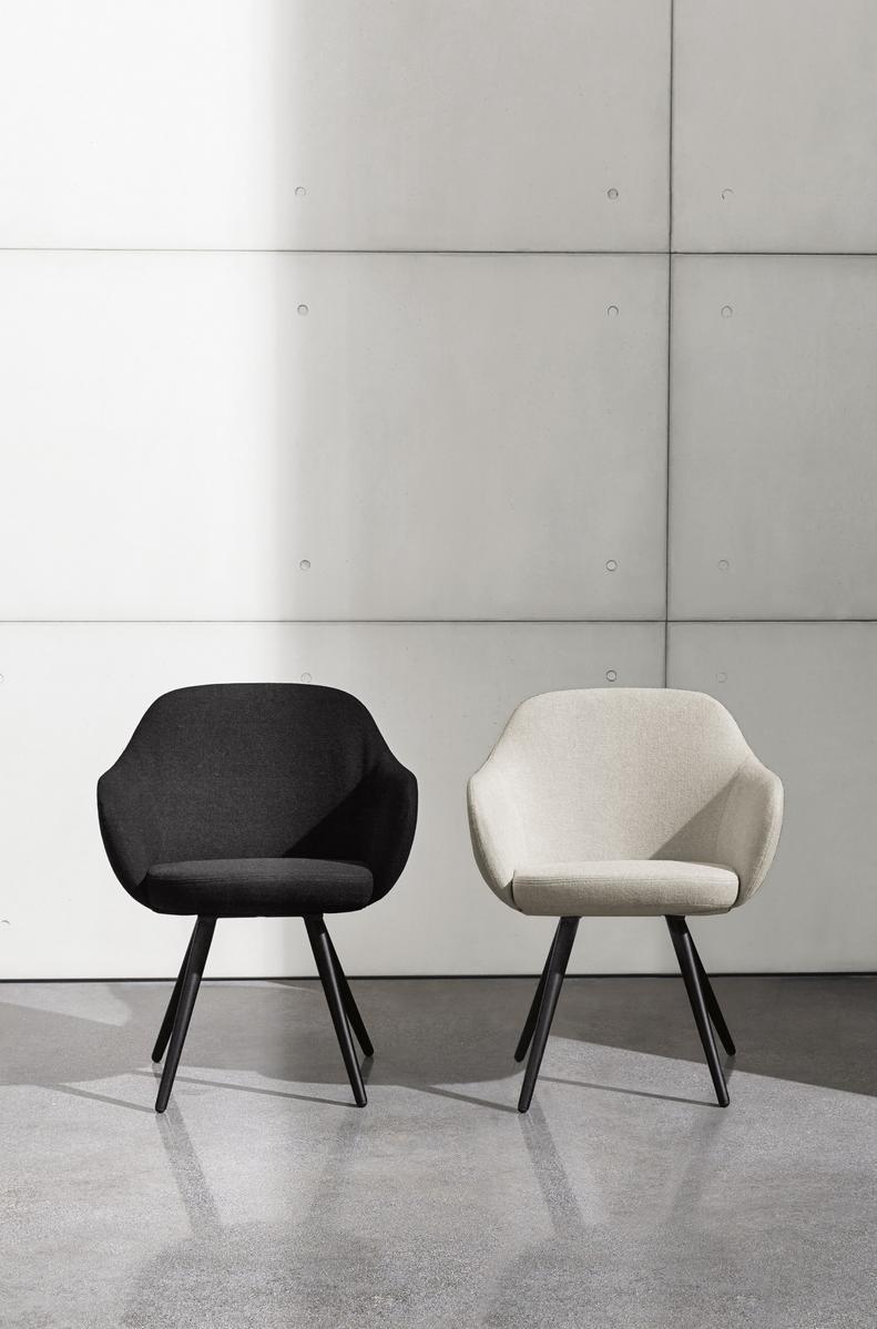 Upholstered fabric chair with armrests | Cadira by Sovet