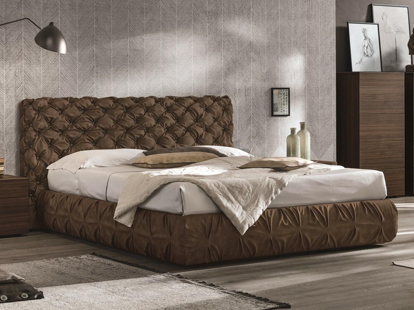 Leather double bed with tufted headboard | Chantal by Tomasella