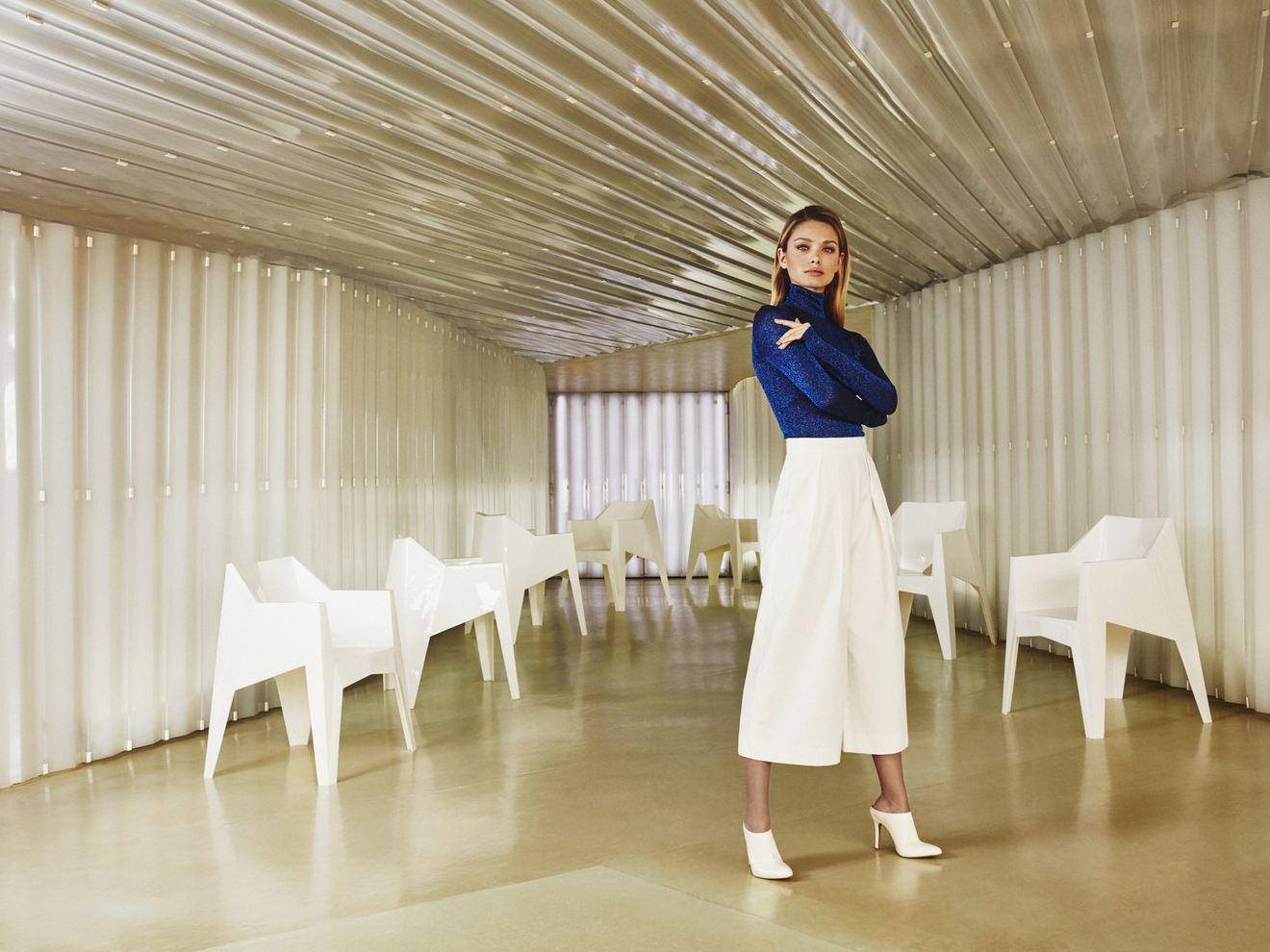 Stackable garden chair with armrests | Voxel by Vondom