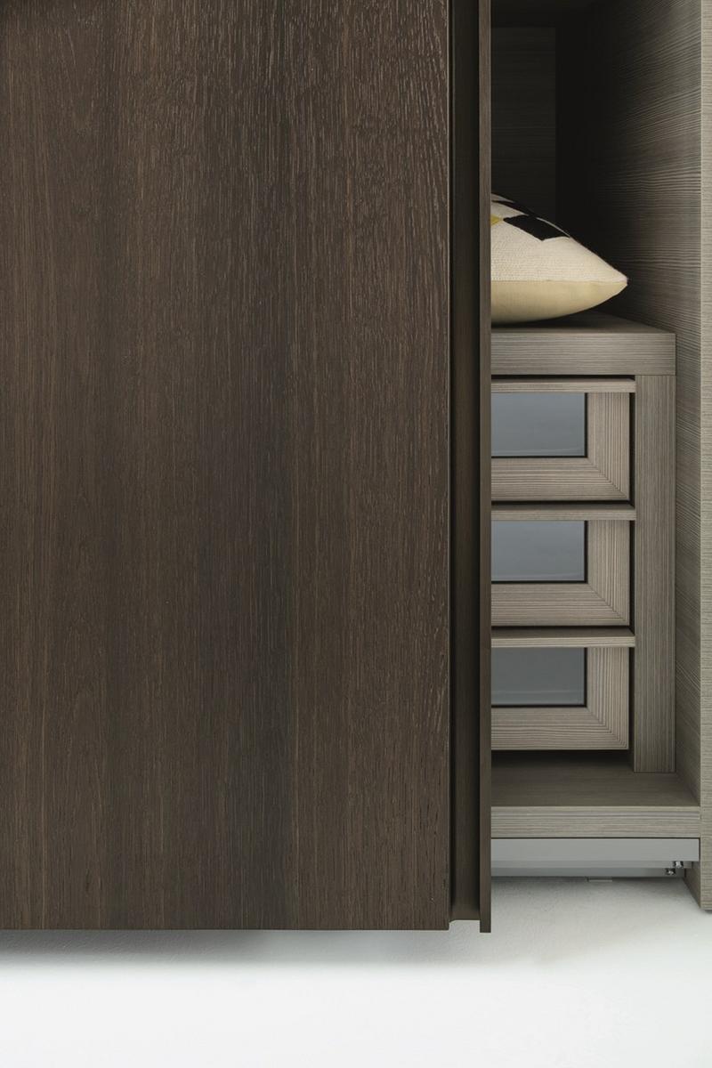 Wardrobe with sliding doors custom | Text by Lema