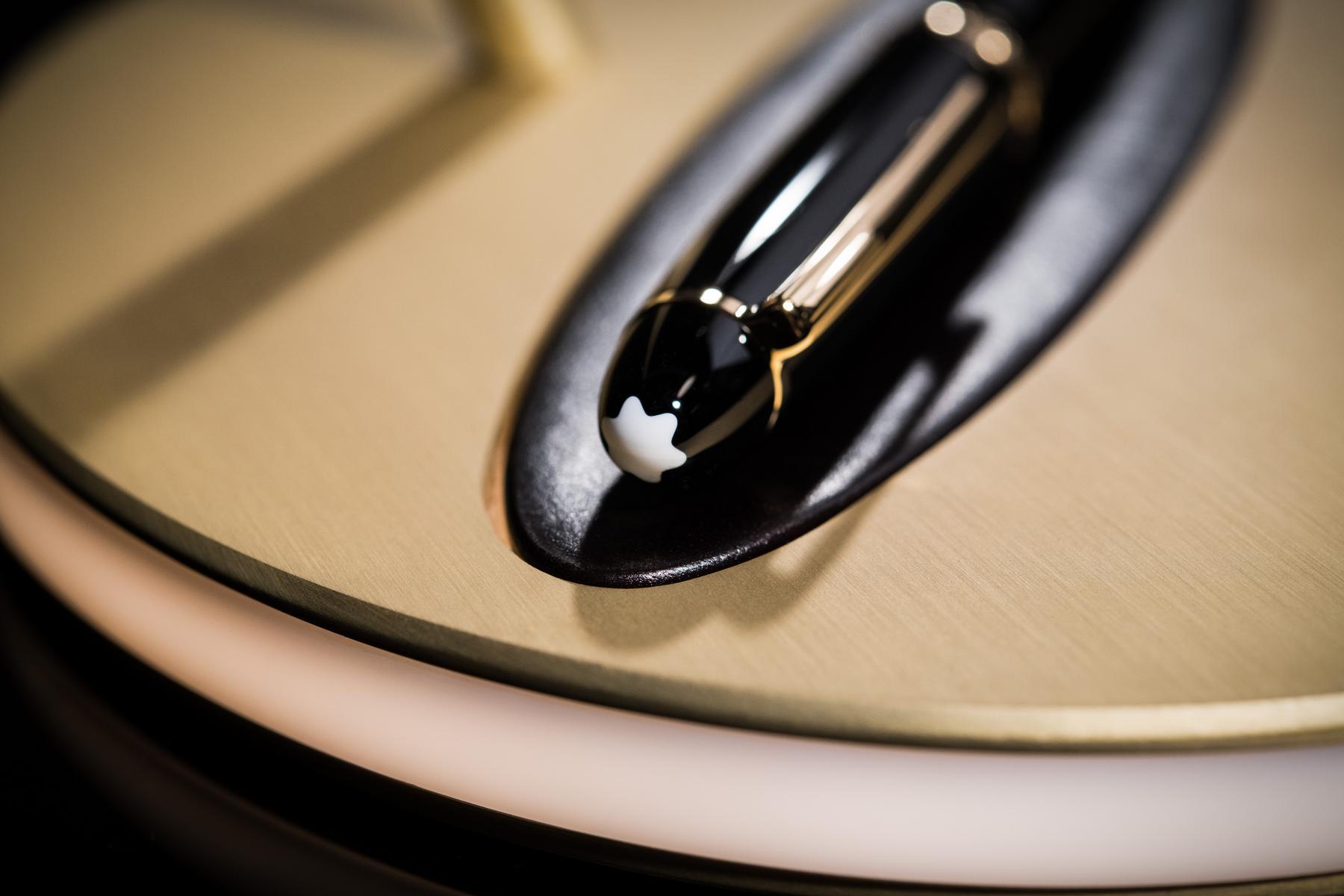 LED Lentiflex® and brass desk lamp | Overlay by Slamp