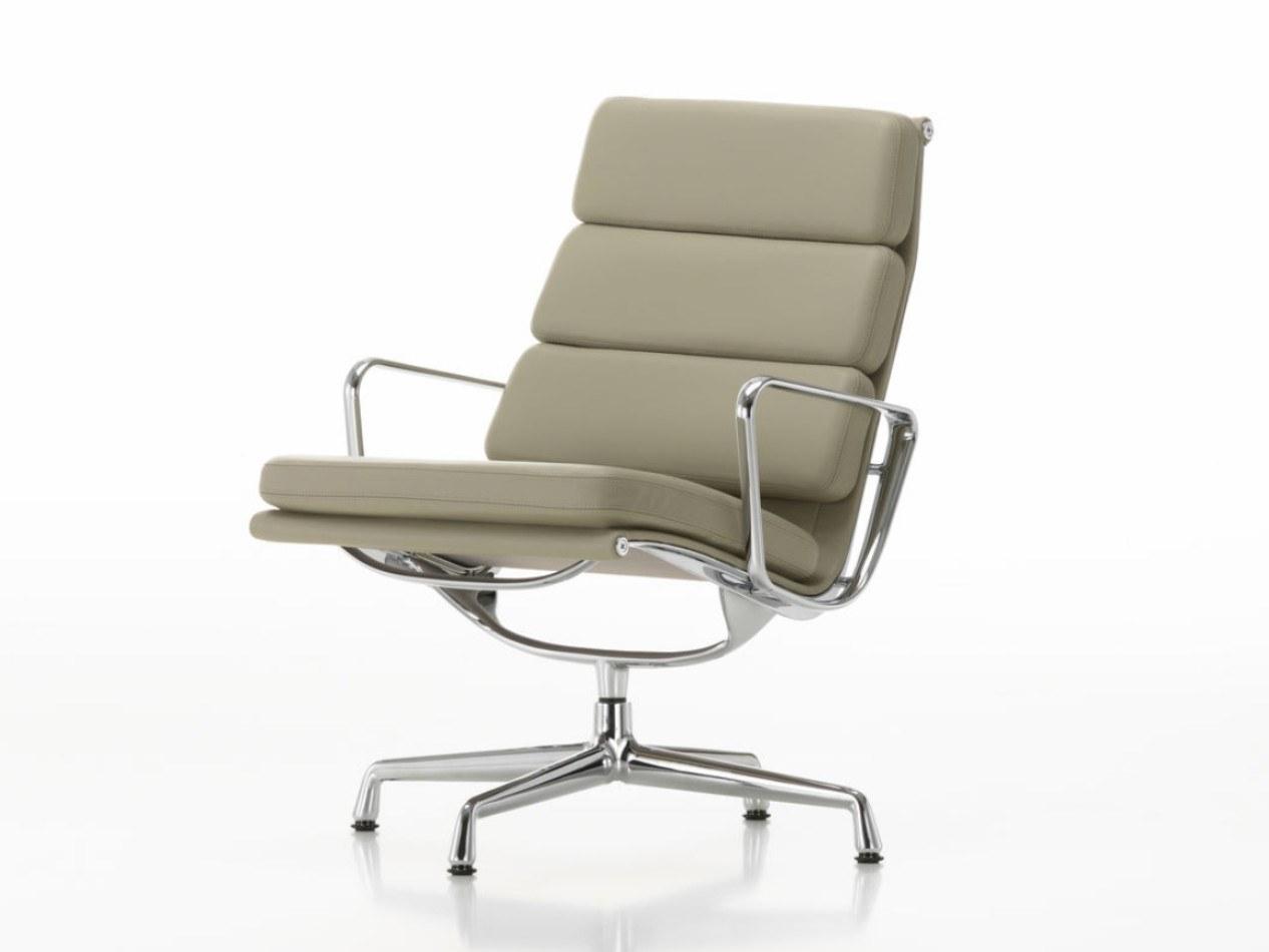 Swivel leather chair with 4-spoke base with armrests | Ea 216 by Vitra
