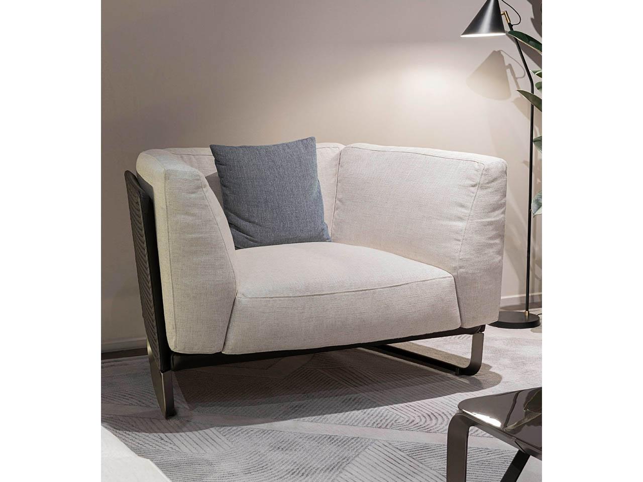 Armchair with armrests | Milano by Turri