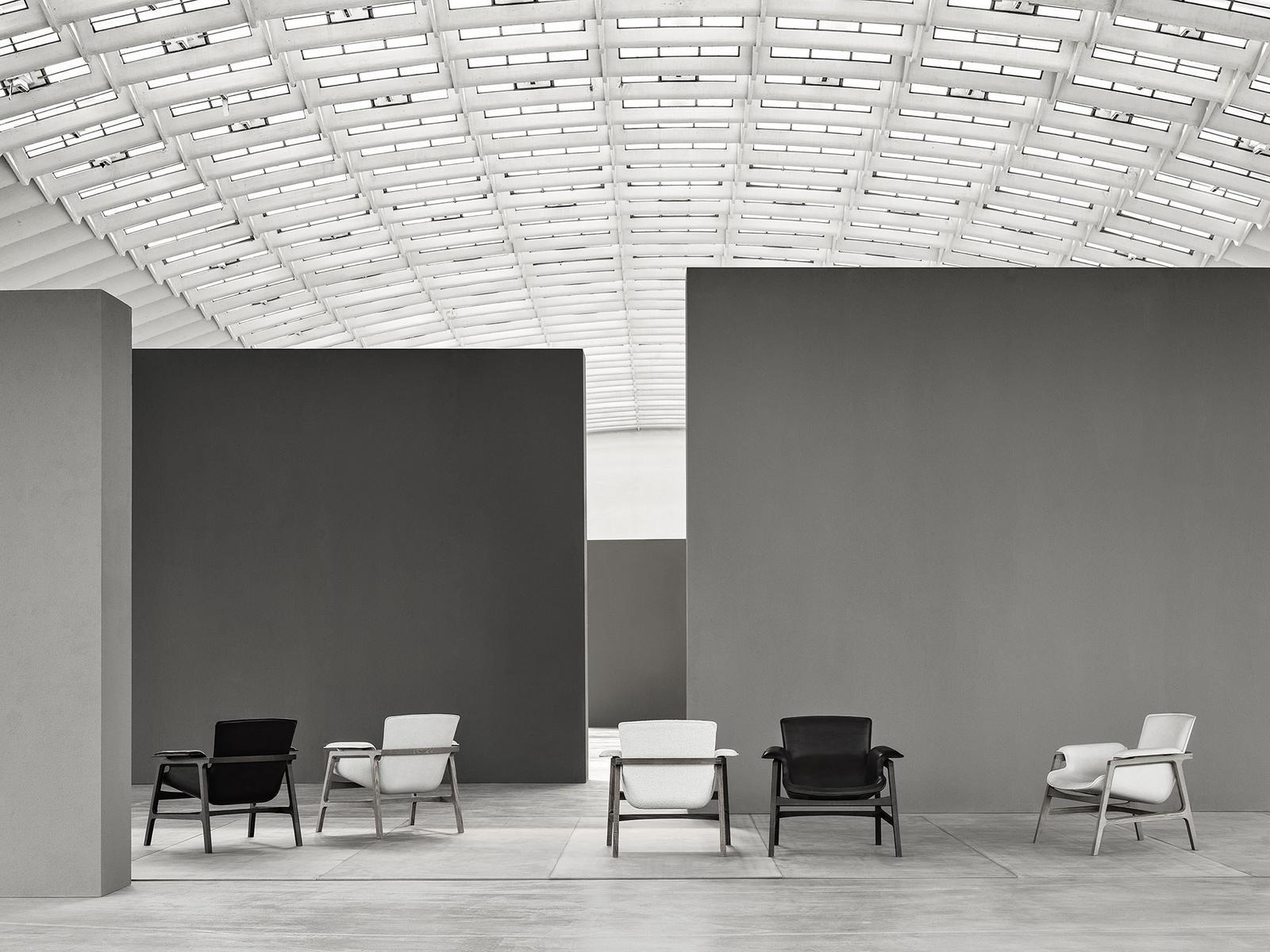 Upholstered easy chair with armrests | Arianna by Frigerio