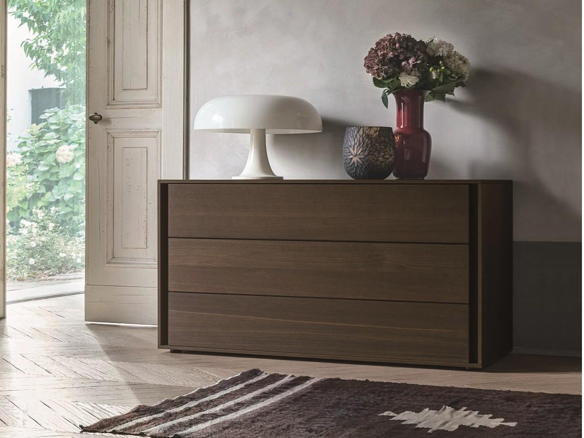 Oak chest of drawers with integrated handles | Vip by Tomasella