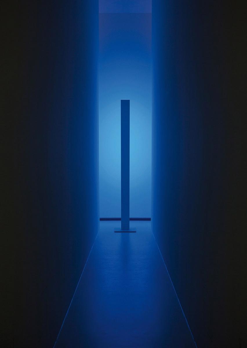 Fluorescent RGB floor lamp | Movie by Davide Groppi