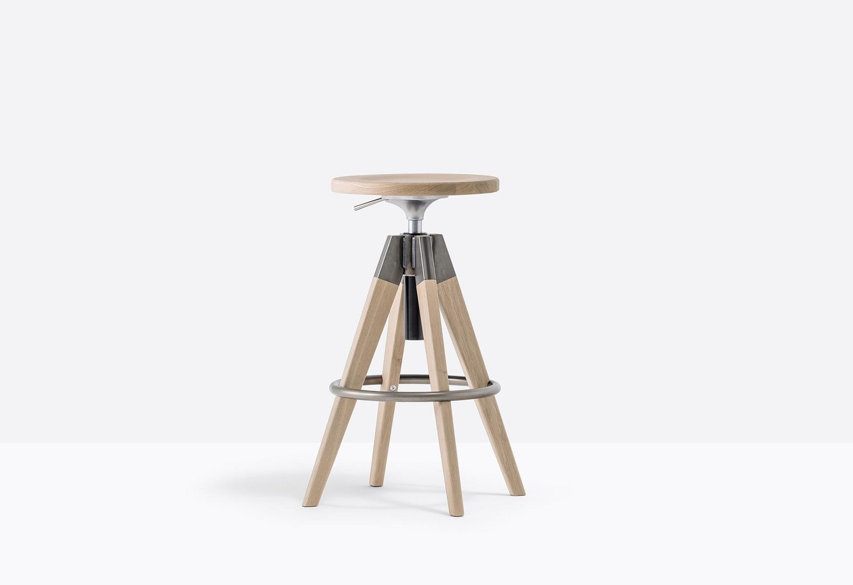 Swivel oak stool with gas lift | Arki-stool Arkw6 by Pedrali