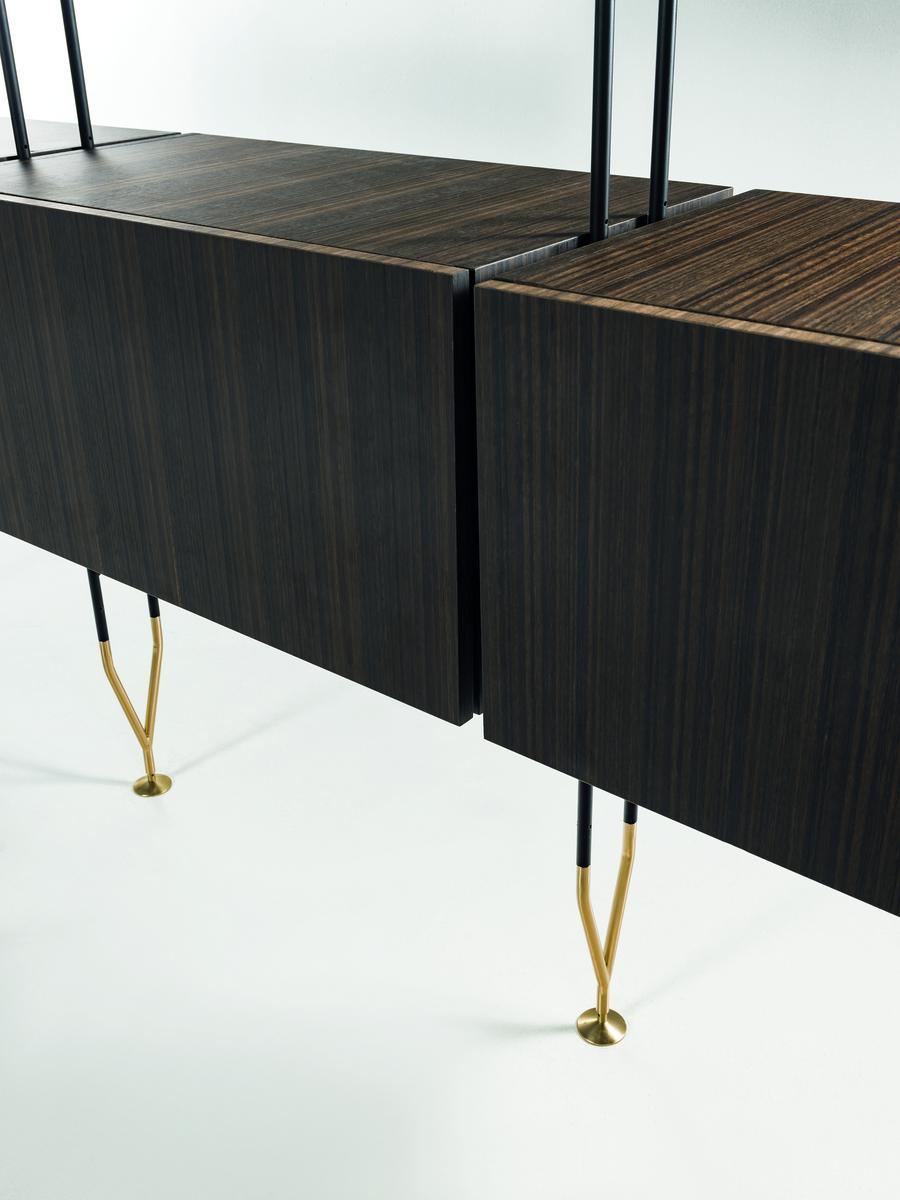 Open floor-ceiling mounted bookcase | Amy by Frigerio