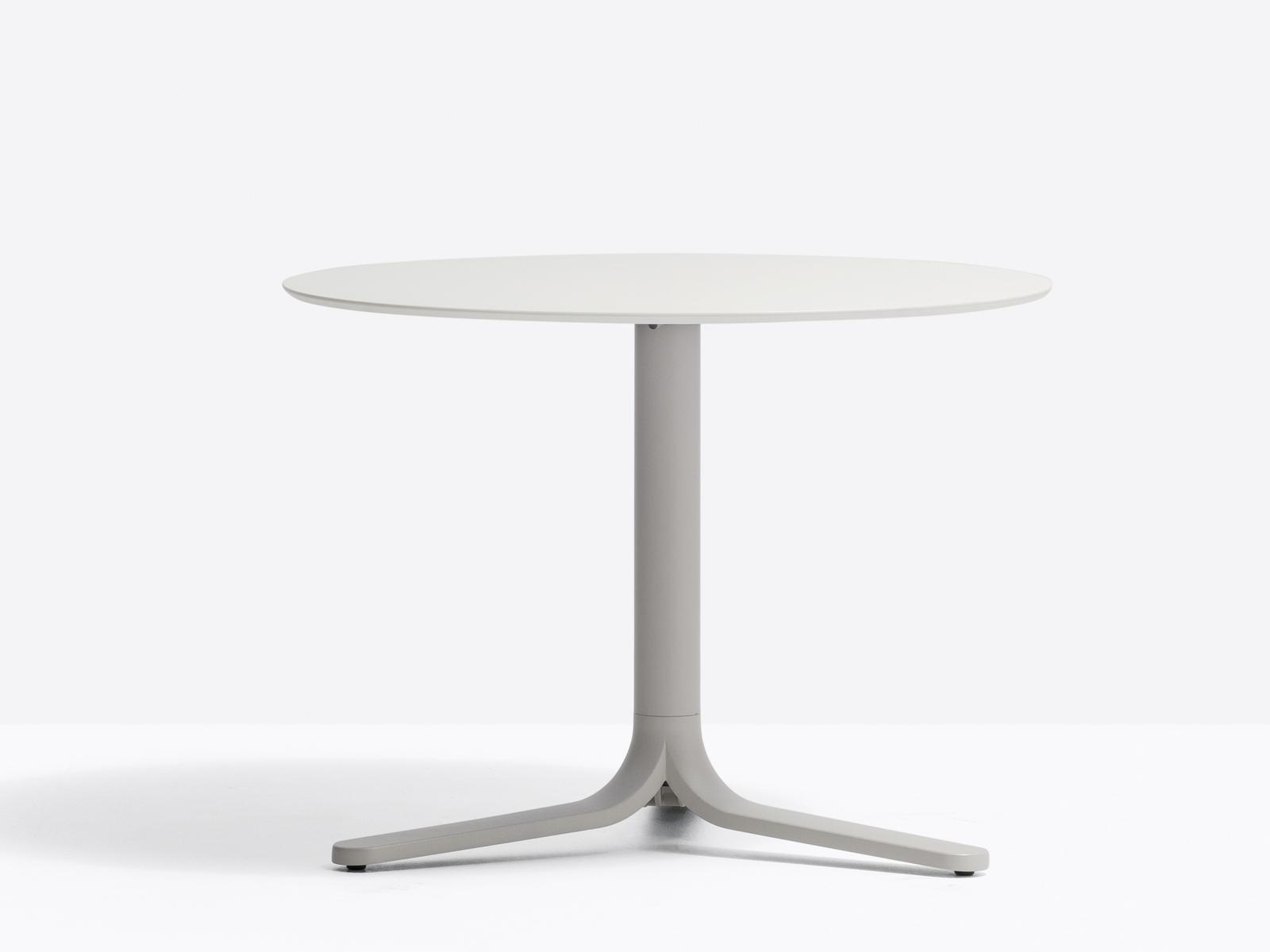 Round aluminium bistro side table | Fluxo 5463_h500 by Pedrali