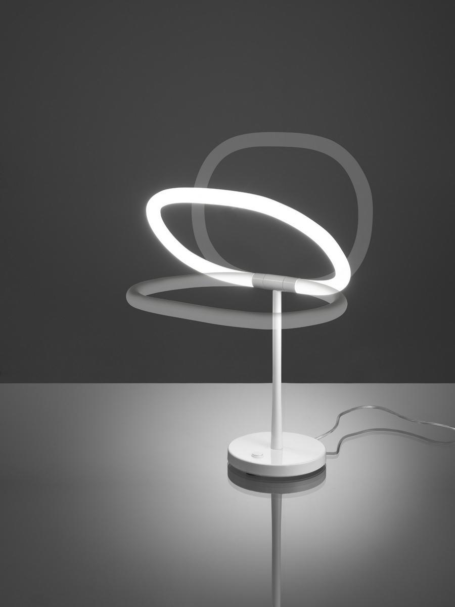 LED adjustable table lamp | Halo by Artemide