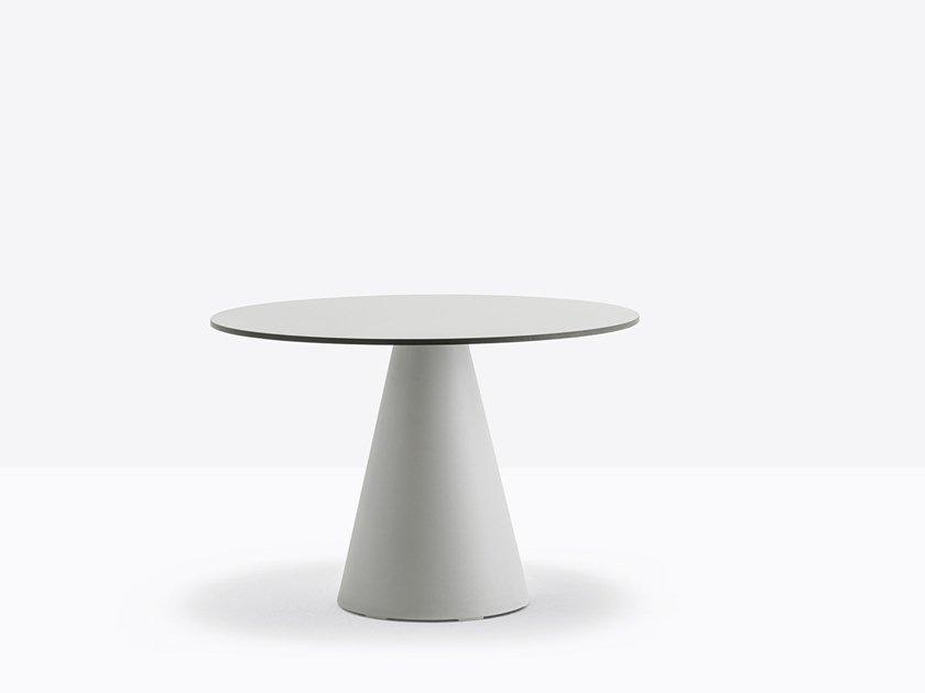 Round plastic table | Ikon 863 by Pedrali