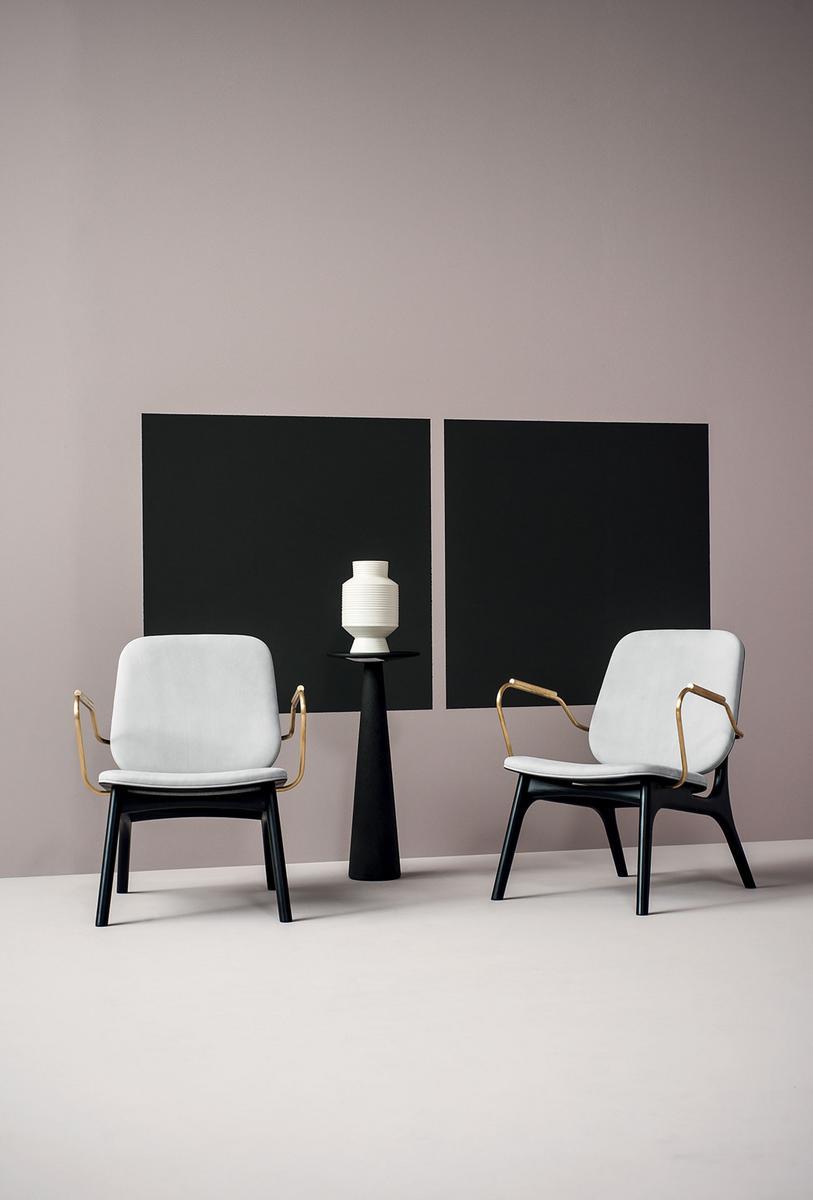 Leather easy chair with armrests |  by Baxter