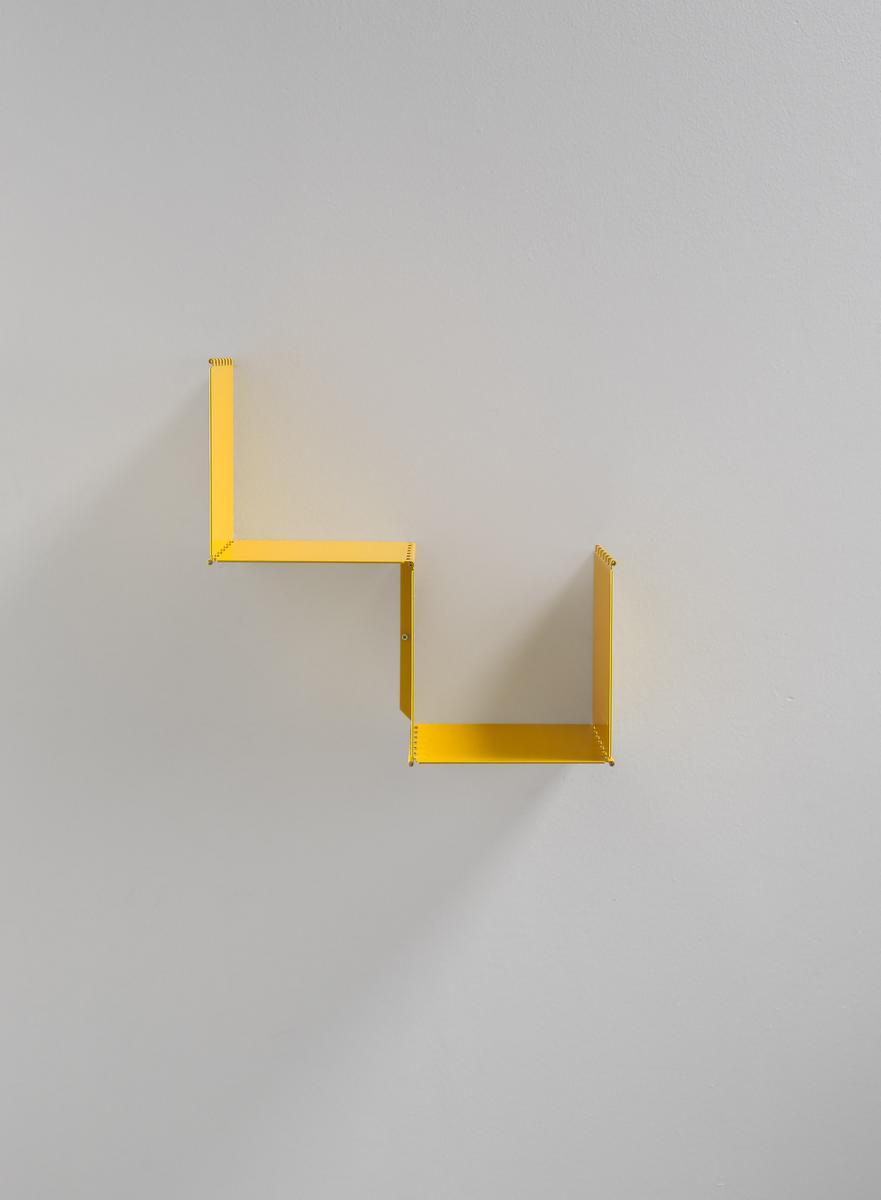 Wall-mounted modular iron bookcase | 349 by Zava