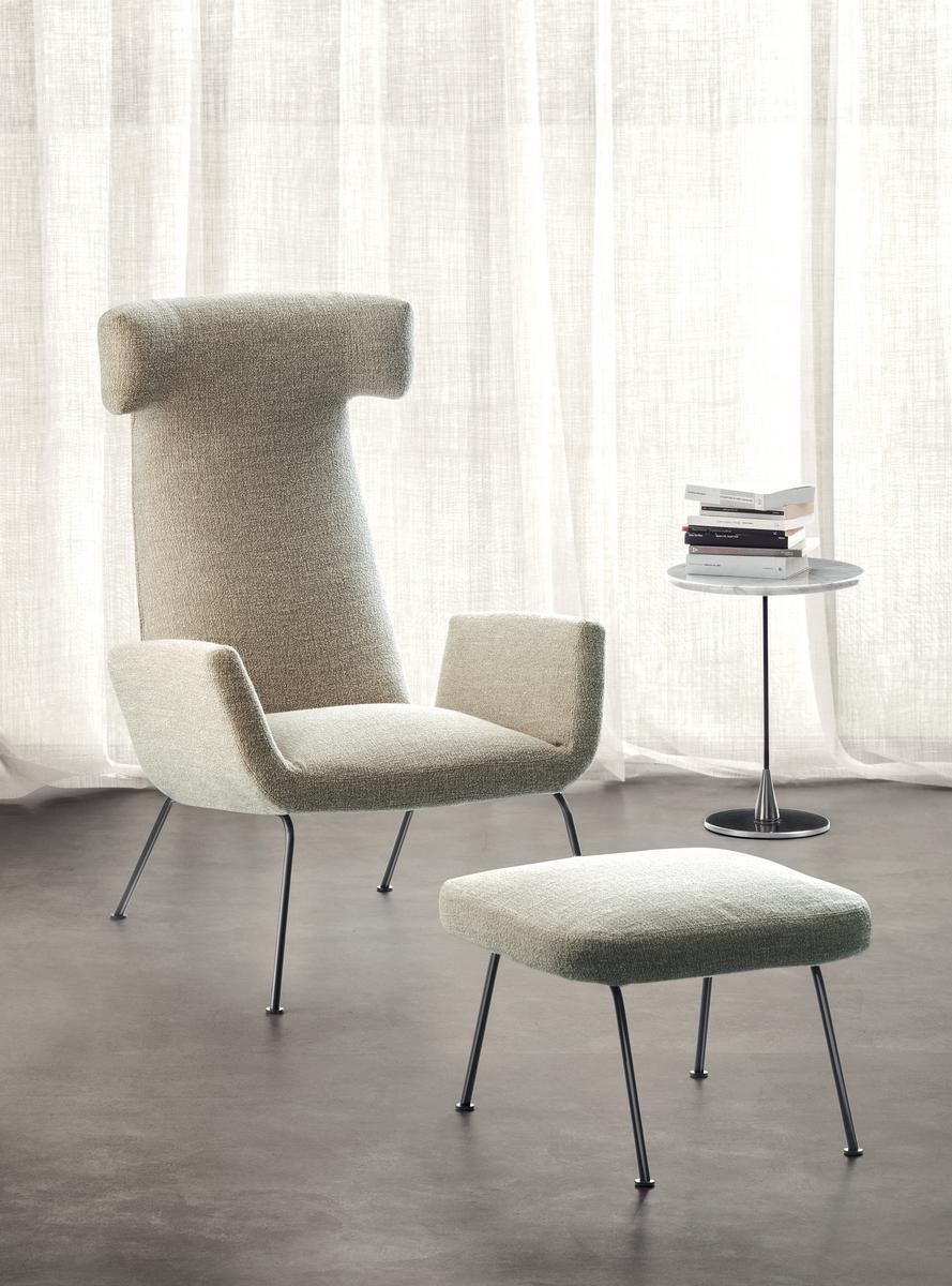 Wing upholstered fabric armchair with armrests | Dora by Pianca