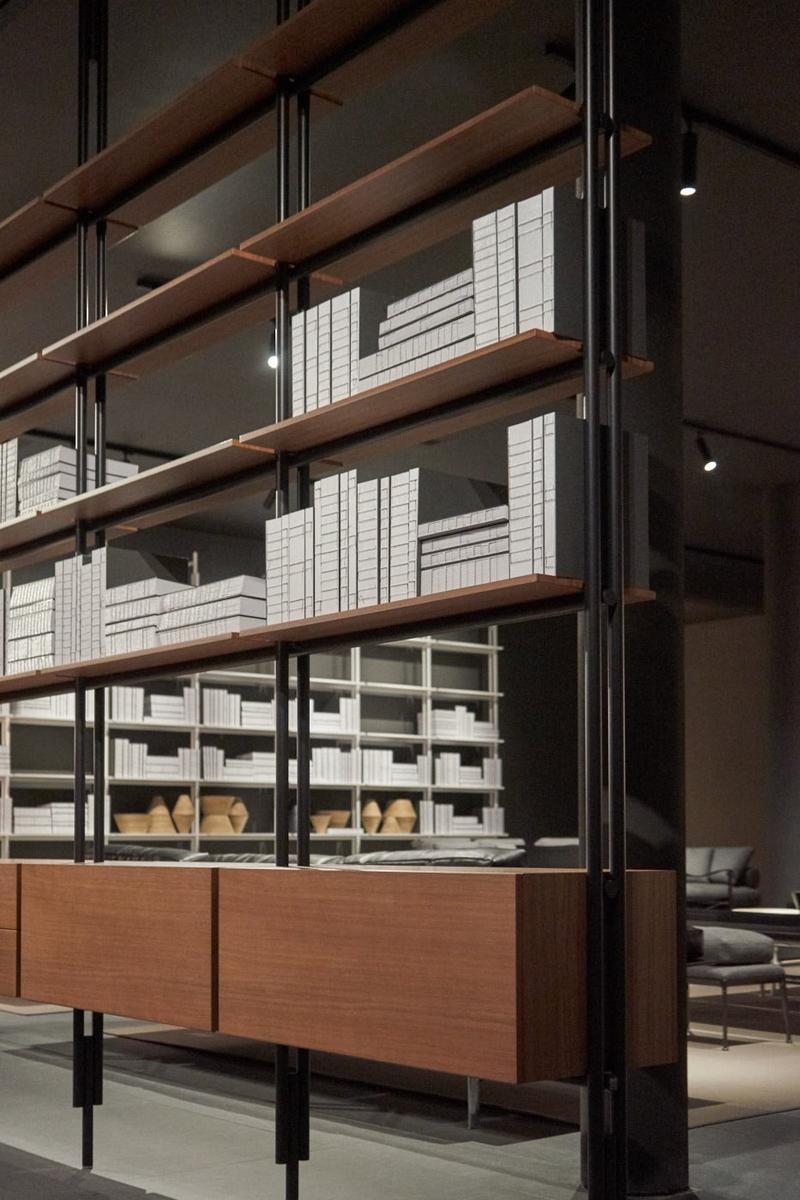 Open floor-ceiling mounted bookcase | Jack by B&B Italia