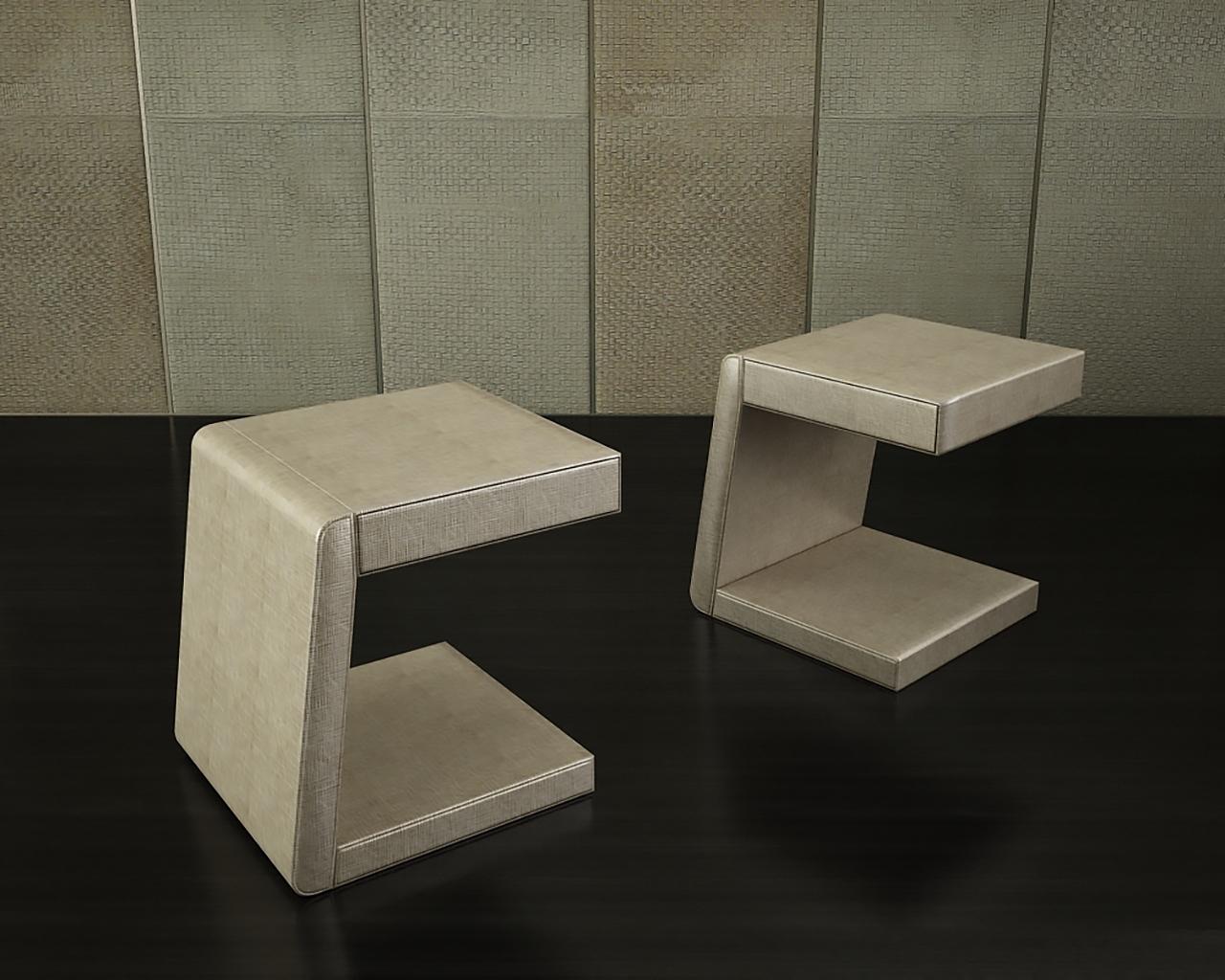 Leather bedside table in a classic style with castors with drawers | Poker by Rugiano