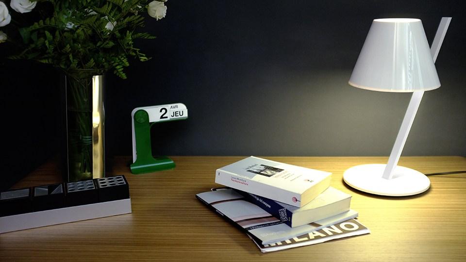 LED direct light table lamp | La Petite by Artemide