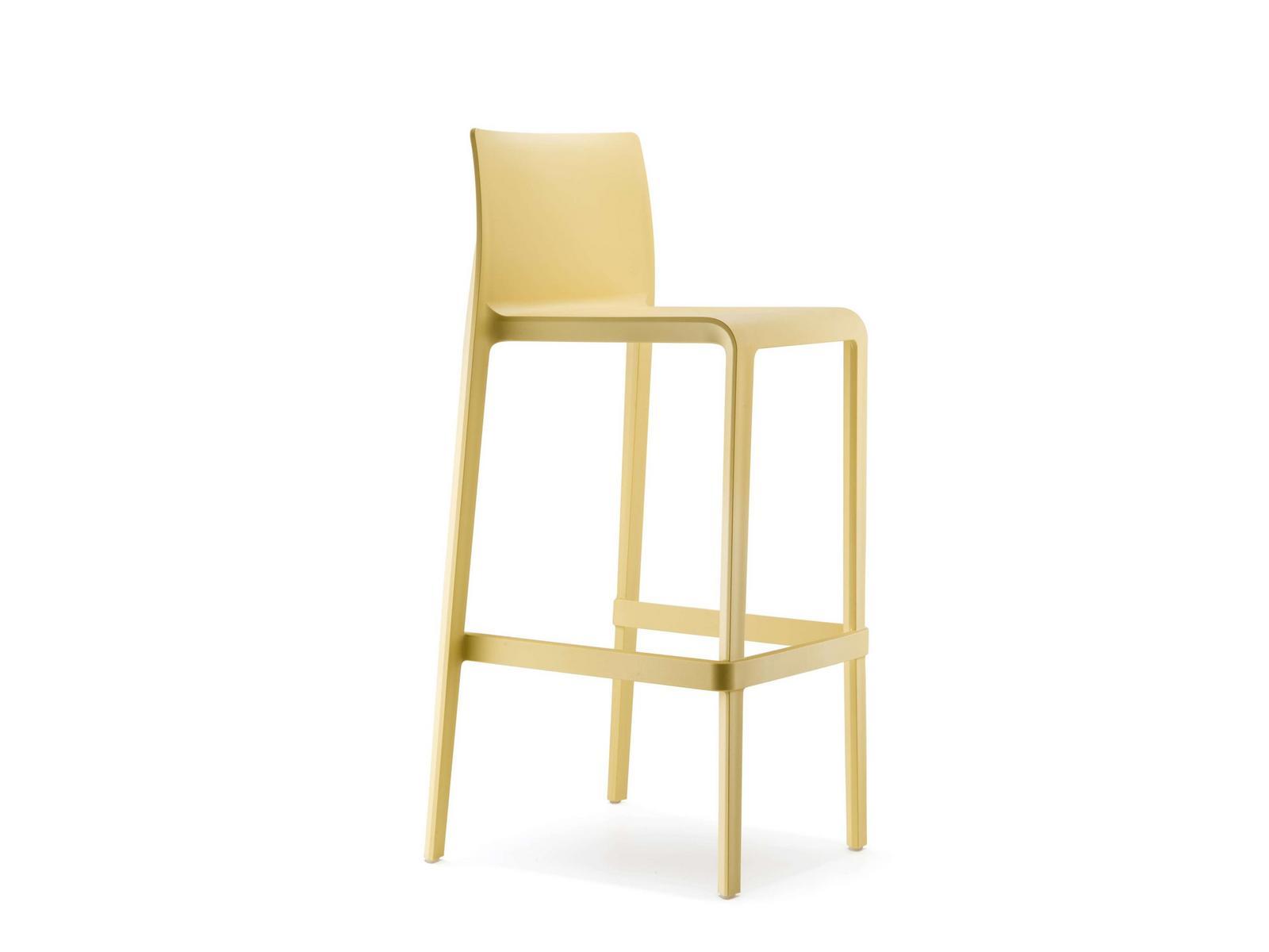 Stackable polypropylene stool | Volt 678 by Pedrali